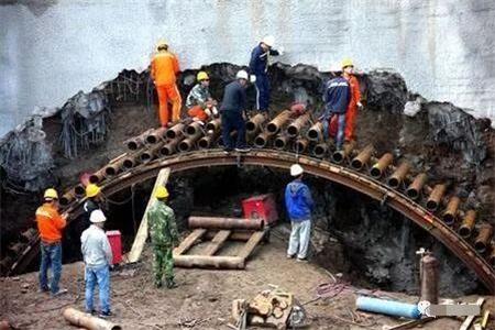 昌江隧道钢花管支护案例